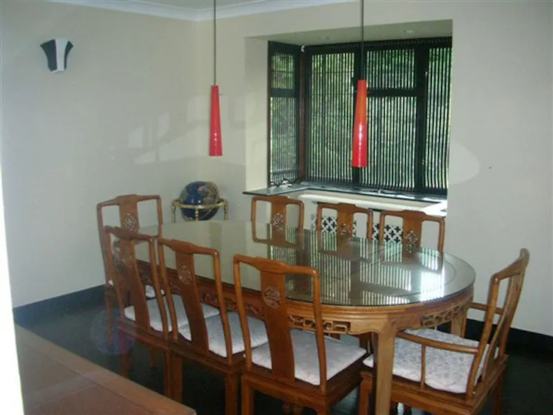Dining room at Film location D2026 in Kent (photo 5)