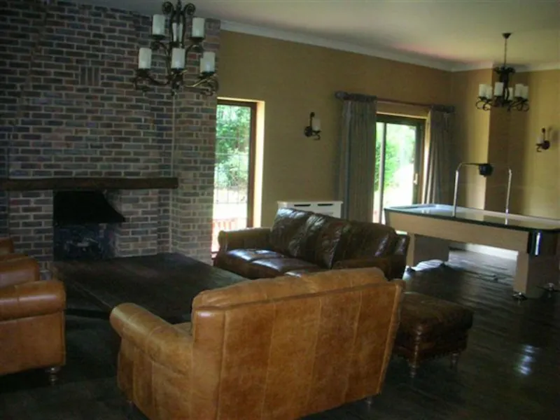 Fireplace at Film location D2026 in Kent (photo 6)