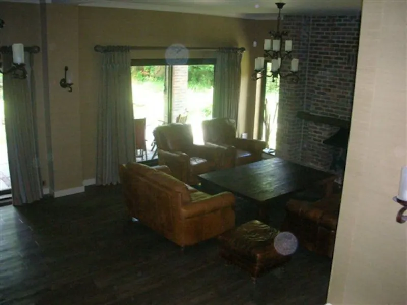 Living Room at Film location D2026 in Kent (photo 7)