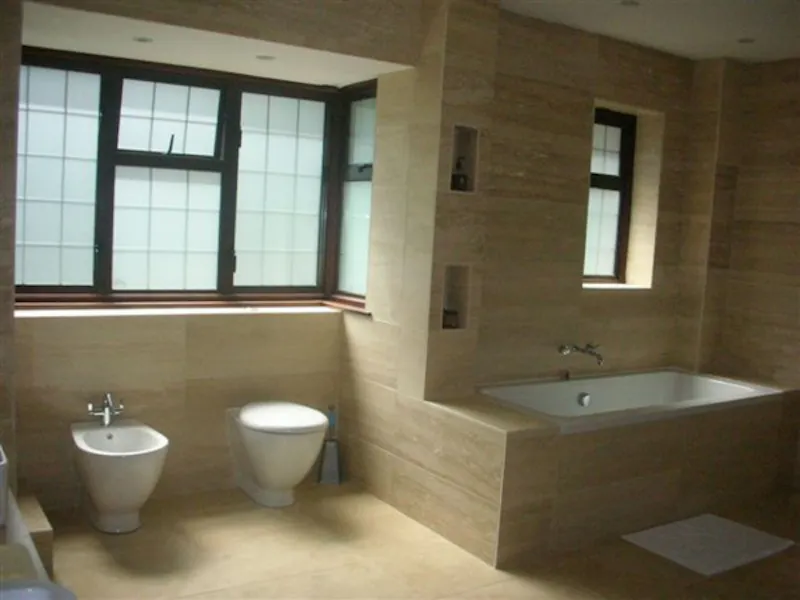 Bathroom at Film location D2026 in Kent (photo 13)