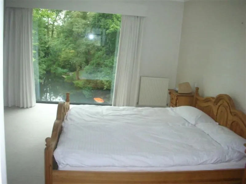 Bedroom at Film location D2026 in Kent (photo 16)