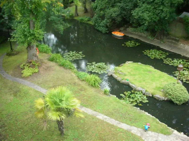 Lake at Film location D2026 in Kent (photo 17)
