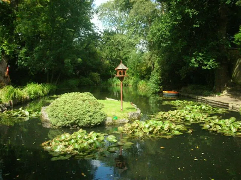 Garden at Film location D2026 in Kent (photo 19)