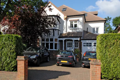 Family home in Southfields, D2027