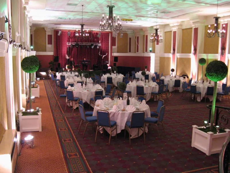 Ballroom at Chipping Norton estate , A925 (photo 6)