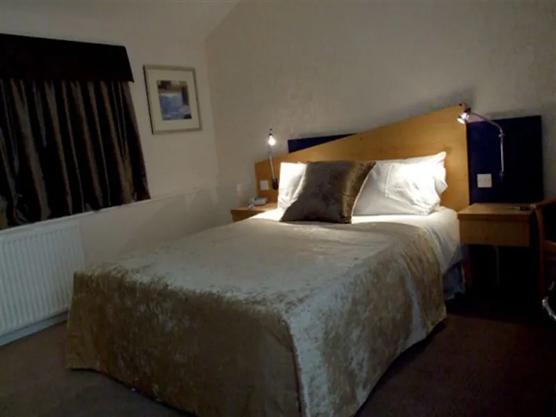 Chipping Norton estate , A925 (photo 12)
