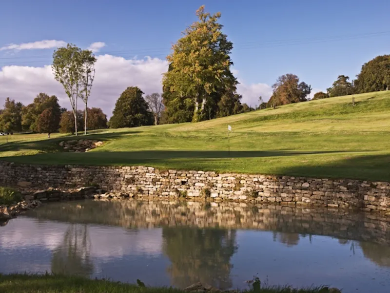 Pond at Chipping Norton estate , A925 (photo 18)