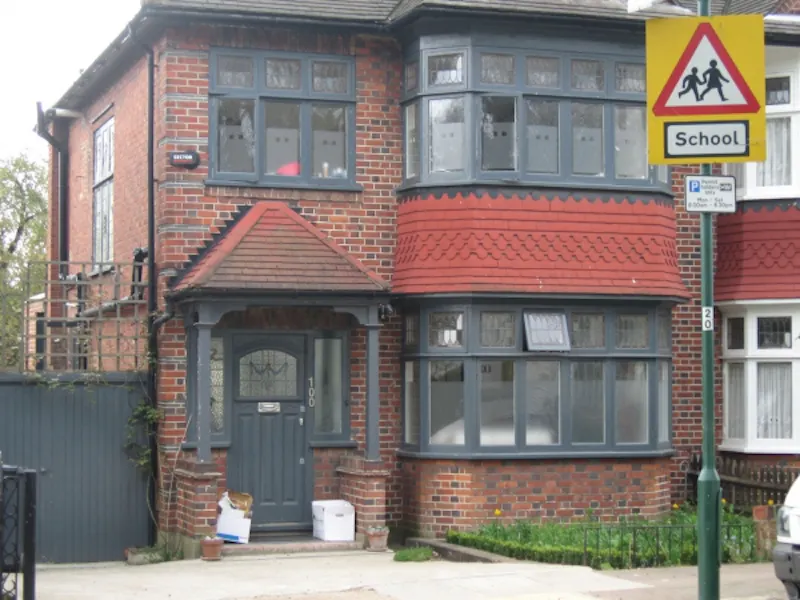 Driveway at Film location D2031 in London (photo 1)