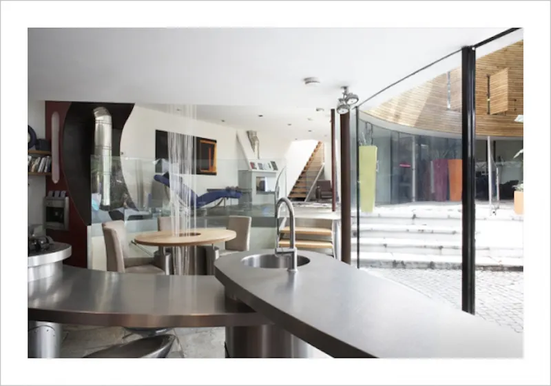 Curved Clapham South house, K258 (photo 3)