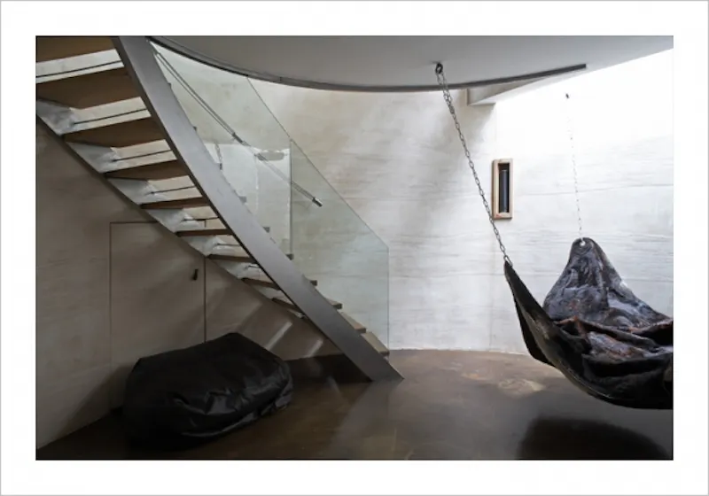 Staircase at Curved Clapham South house, K258 (photo 7)