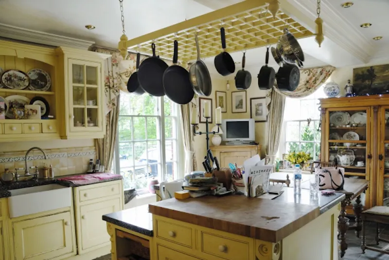 Kitchen at Grand Scunthorpe country house, A1232 (photo 6)