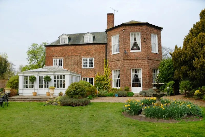 Garden at Grand Scunthorpe country house, A1232 (photo 48)
