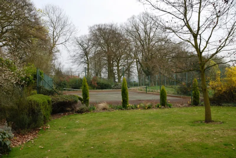 Tennis court at Grand Scunthorpe country house, A1232 (photo 56)