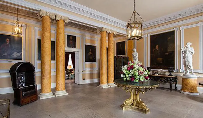Entrance hall at Opulent Wrotham stately, A40 (photo 2)
