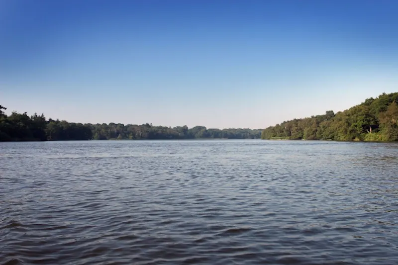 Lake at Historic estate in Suffolk, G57 (photo 68)