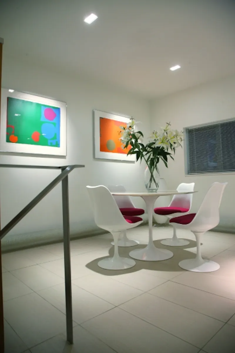 Dining room at Modern Wellesbourne house, K339 (photo 7)