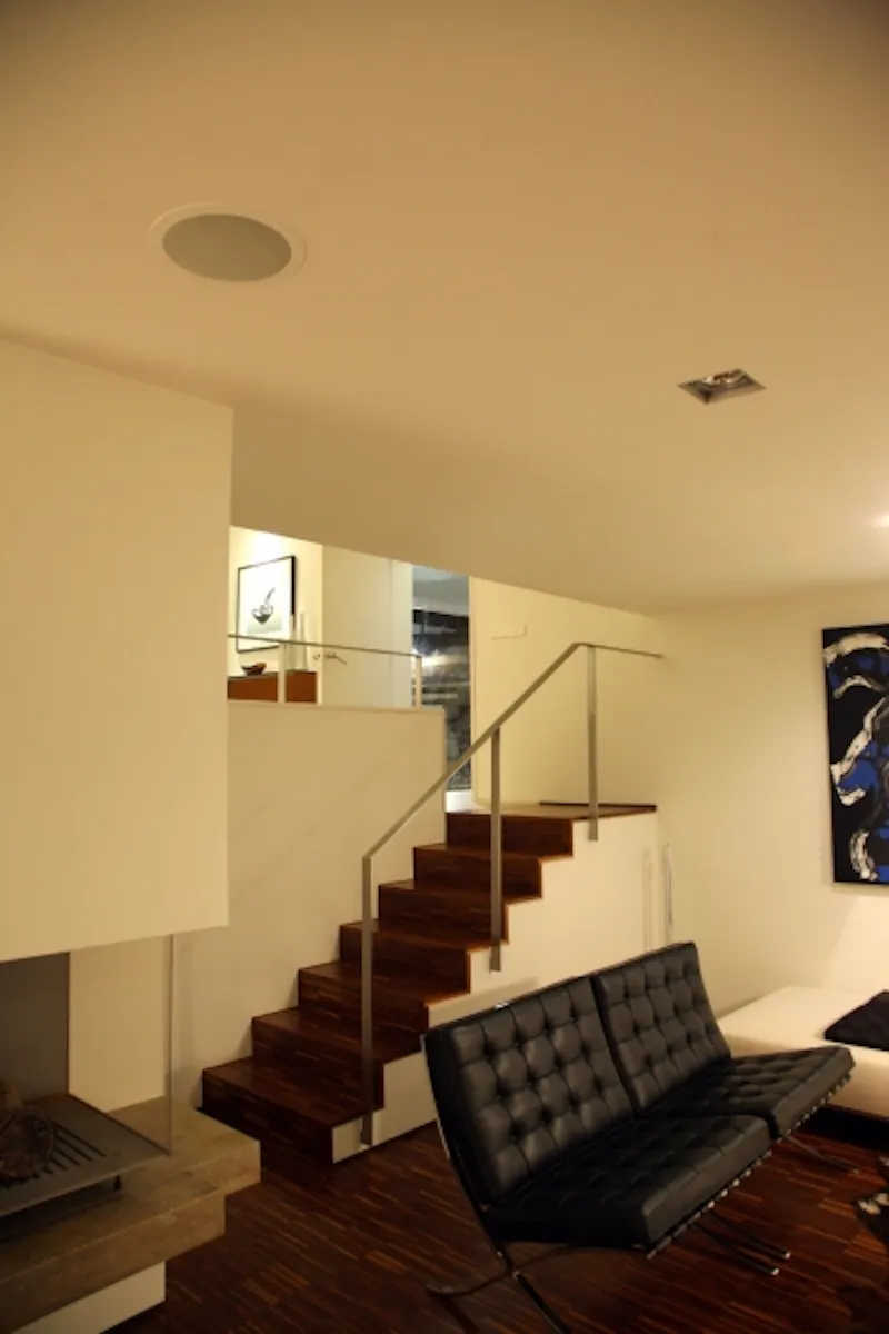 Staircase at Modern Wellesbourne house, K339 (photo 13)