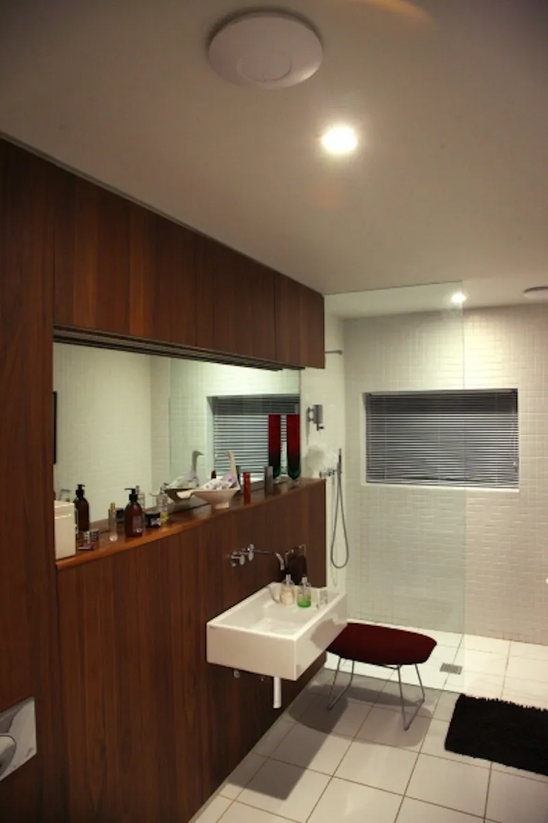 Bathroom at Modern Wellesbourne house, K339 (photo 31)