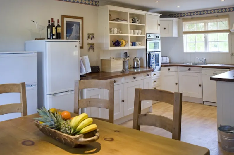 Kitchen at Film location C800 in Hampshire (photo 2)