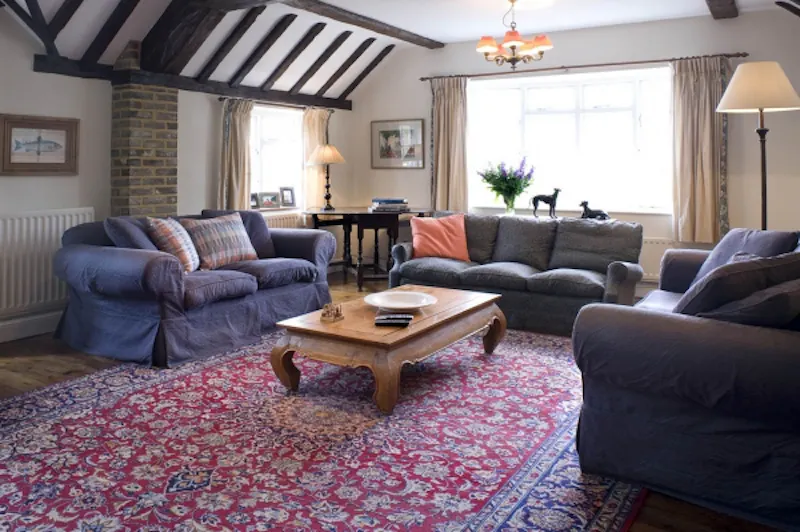 Living Room at Film location C800 in Hampshire (photo 4)