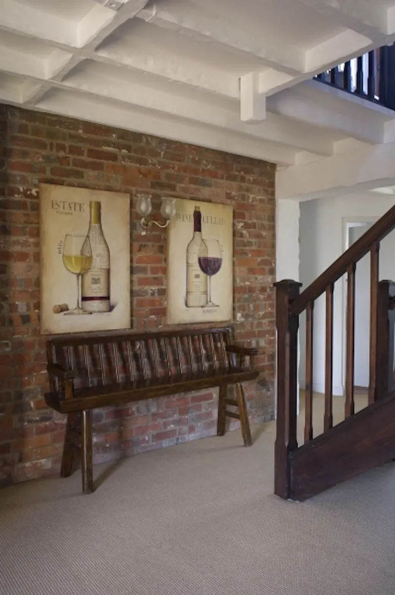 Entrance hall at Film location C800 in Hampshire (photo 9)