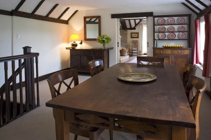 Beams at Film location C800 in Hampshire (photo 11)