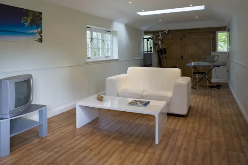 Floor - wooden at Film location C800 in Hampshire (photo 15)