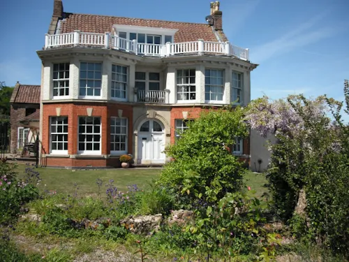 Film location, E336