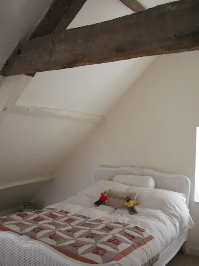 Bedroom at Film location E336 in Somerset (photo 16)