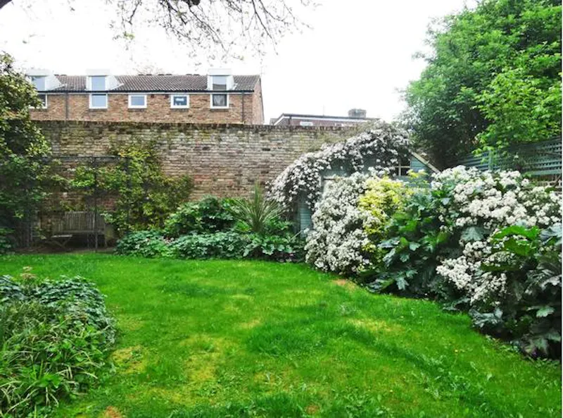 Garden at Colourful Clapham townhouse, A1234 (photo 47)