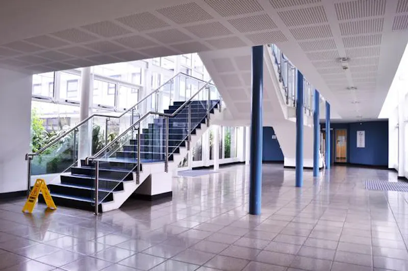 Versatile Haringey college, J208 (photo 3)