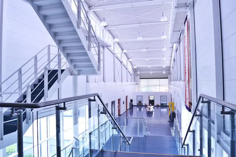 Entrance hall at Versatile Haringey college, J208 (photo 5)