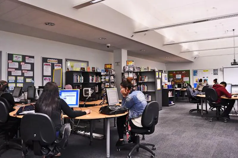 Versatile Haringey college, J208 (photo 8)