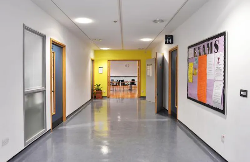 Versatile Haringey college, J208 (photo 9)
