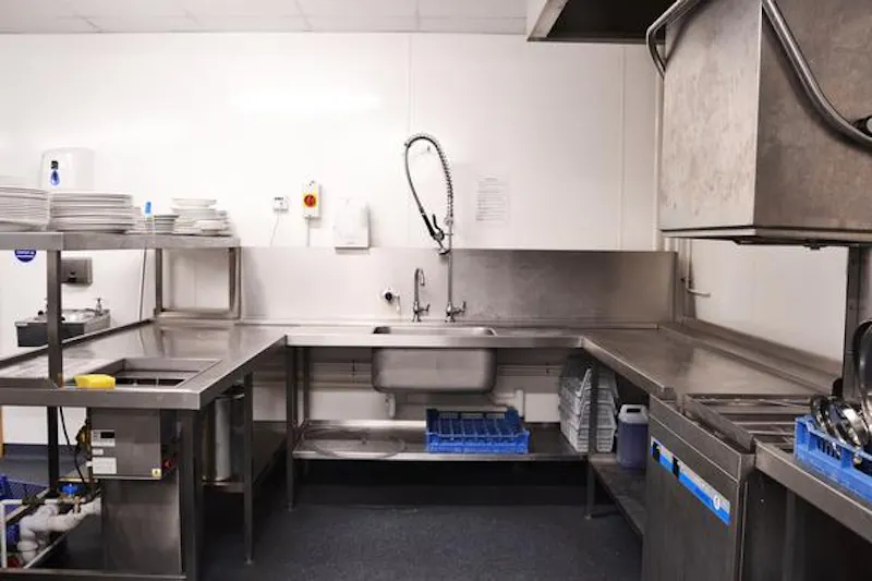 Versatile Haringey college, J208 (photo 17)