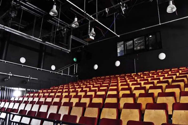 Versatile Haringey college, J208 (photo 33)