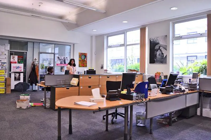 Versatile Haringey college, J208 (photo 41)