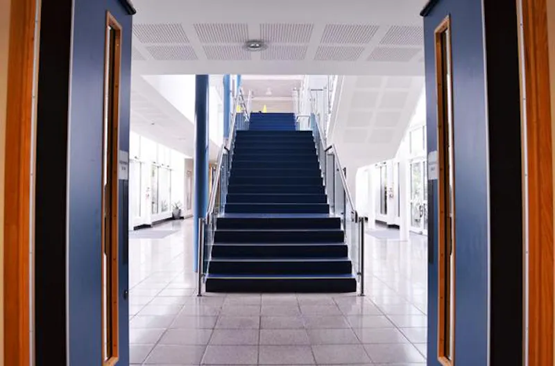 Versatile Haringey college, J208 (photo 43)