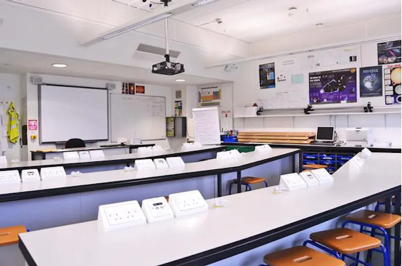 Versatile Haringey college, J208 (photo 48)