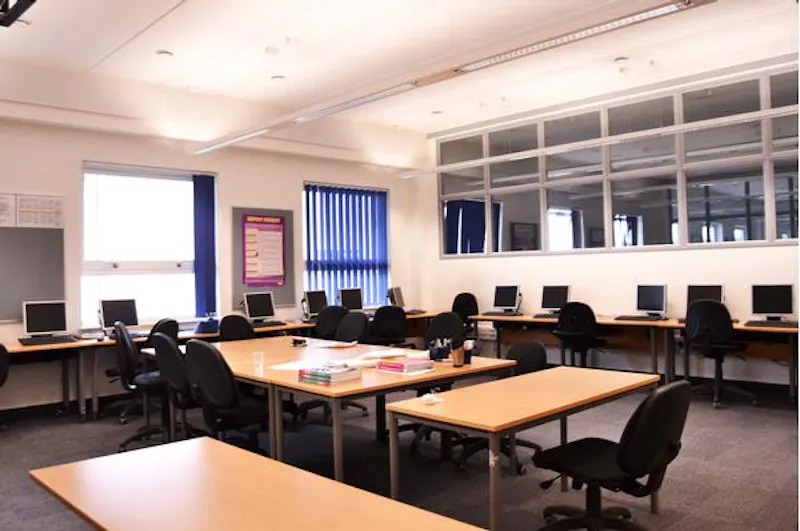 Versatile Haringey college, J208 (photo 50)