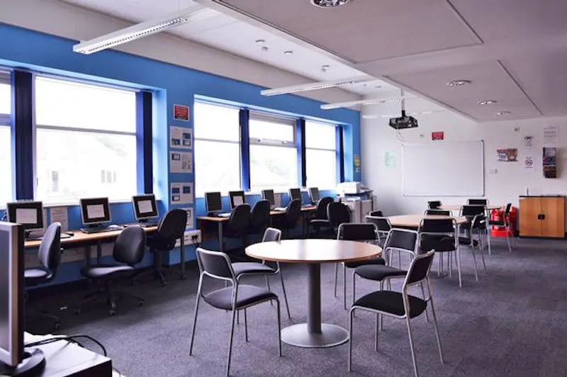 Versatile Haringey college, J208 (photo 52)