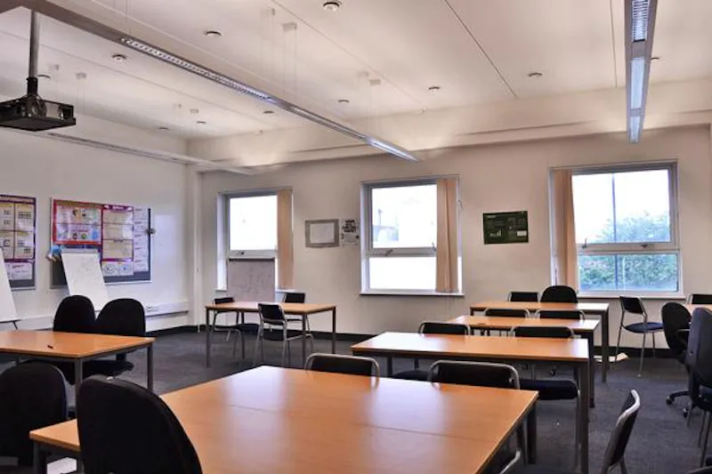 Versatile Haringey college, J208 (photo 55)