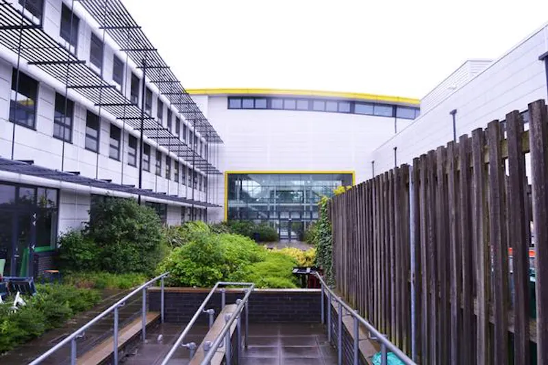 Versatile Haringey college, J208 (photo 62)