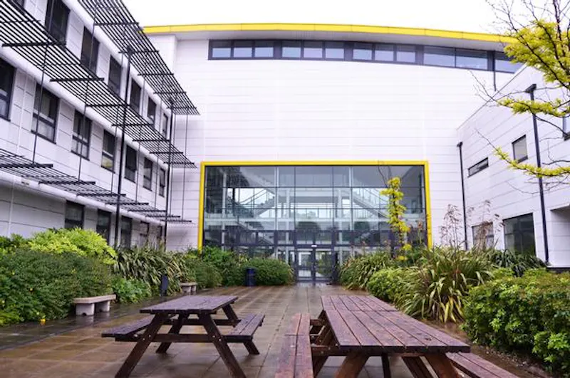 Versatile Haringey college, J208 (photo 63)