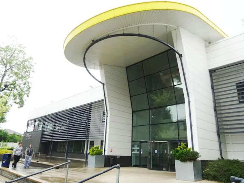 Versatile Haringey college, J208 (photo 64)