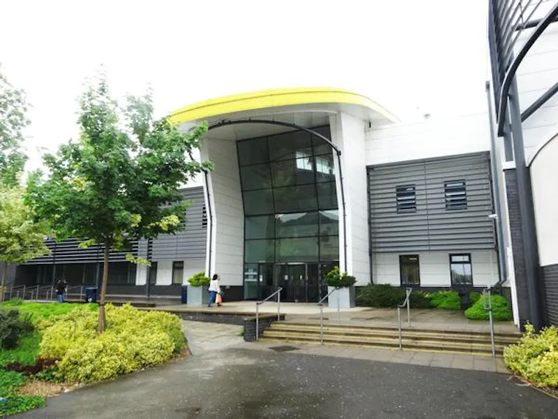 Versatile Haringey college, J208 (photo 65)