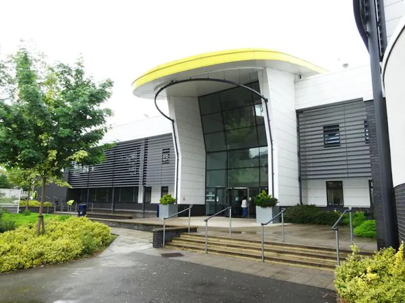 Versatile Haringey college, J208 (photo 66)