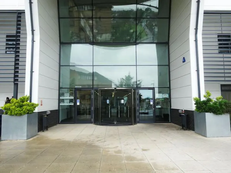Glass at Versatile Haringey college, J208 (photo 67)