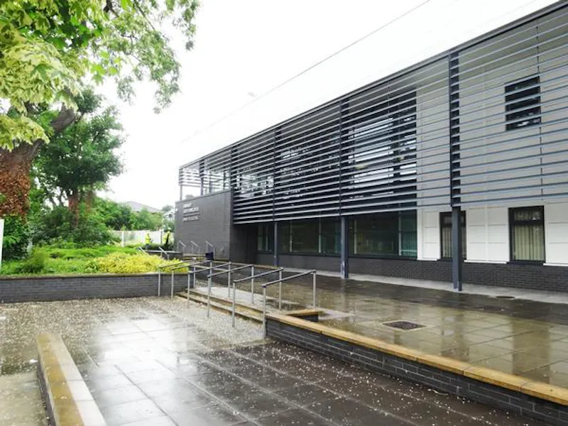 Versatile Haringey college, J208 (photo 68)