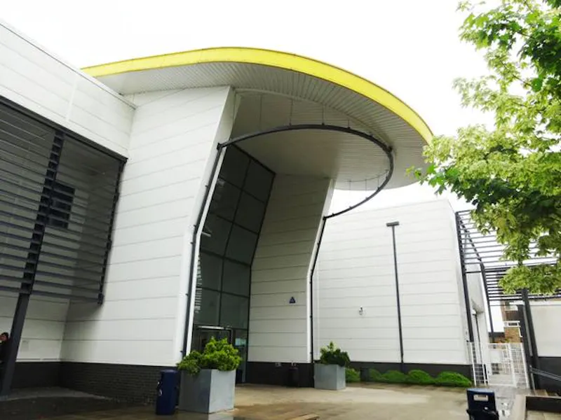 Versatile Haringey college, J208 (photo 69)